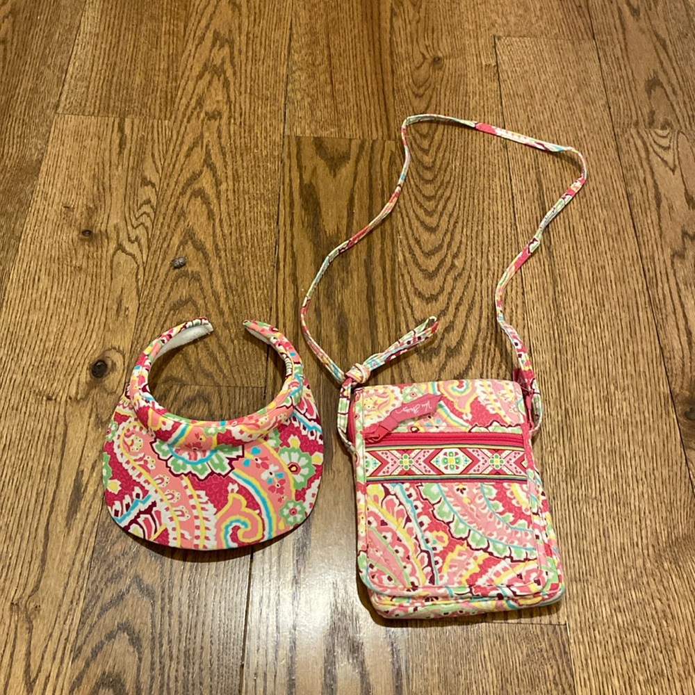 Vera Bradley visor and purse. Both in Excellent condition!